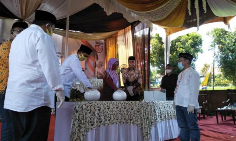 Proses pengundian nomor urut calon