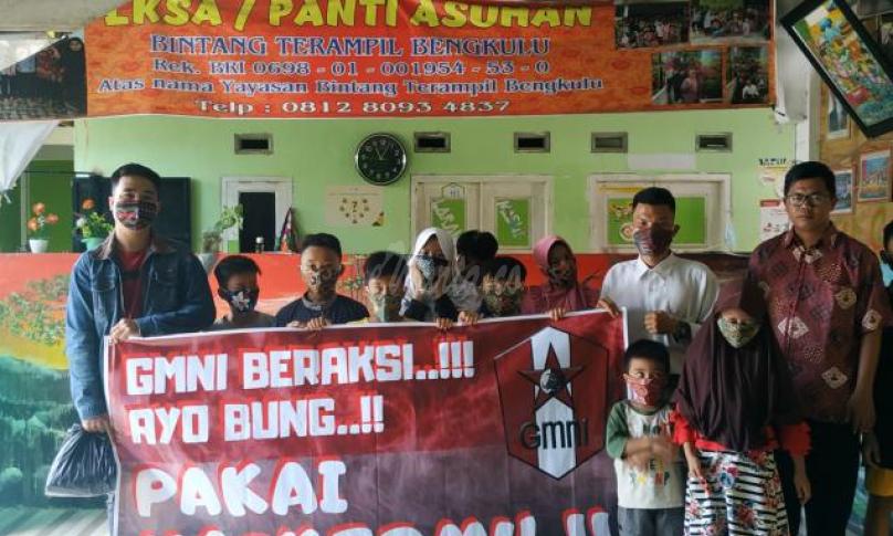 pembagian masker kain gratis di Panti Asuhan Bintang Terampil Bengkulu, Jumat (25/9/2020)