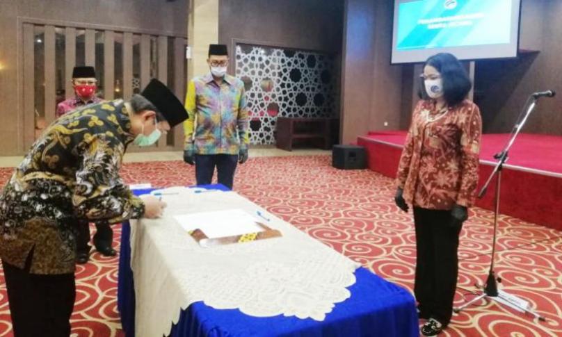 Sekretaris Jenderal Kementerian Komunikasi dan Informatika Rosarita Niken Widiastuti melantik Sekretaris Ditjen Aplikasi Informatika, Sadjan menjadi Widyaiswa Ahli Utama Badan Penelitian dan Pengembangan SDM Kementerian Kominfo di Aula Anantakupa, Kantor Kementerian Kominfo, Jakarta, Selasa (15/09/2020).