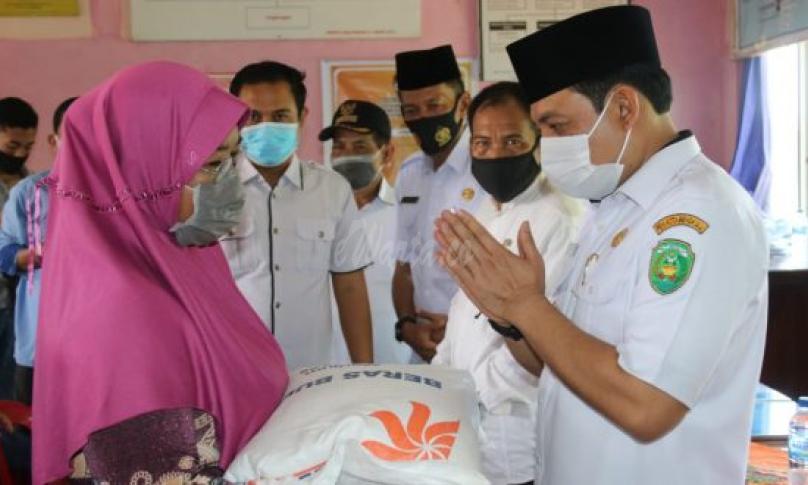 Penyaluran PKH oleh Plt Walikota Dedy Wahyudi