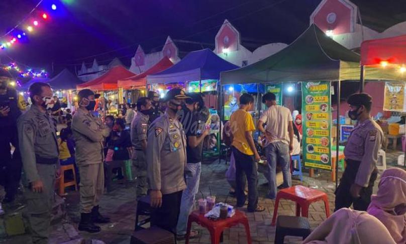 Aparat Kepolisian bersama Forkopimda Lutra menyisir sejumlah Cafe dan Warkop