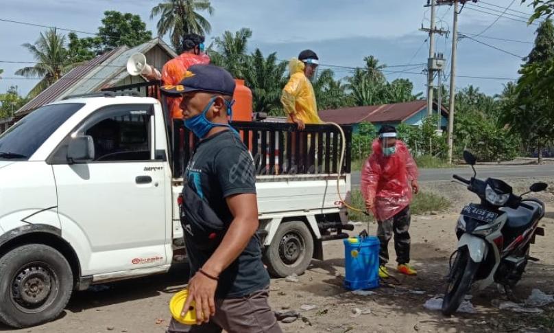 Pemdes Lubuk Sanai I Lakukan Penyemprotan Disinfektan