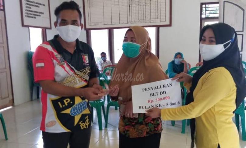 Pembagian BLT DD Desa Kota Praja