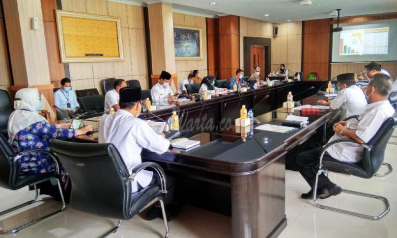  rapat di Ruang Rapat Rafflesia Kantor Gubernur Bengkulu, Rabu siang (21/10).