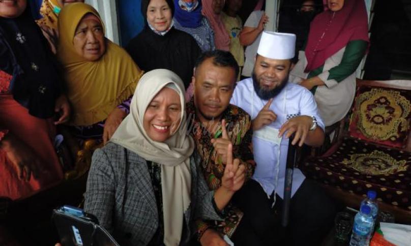 Goyang satu jari sambut kedatangan Helmi Hasan