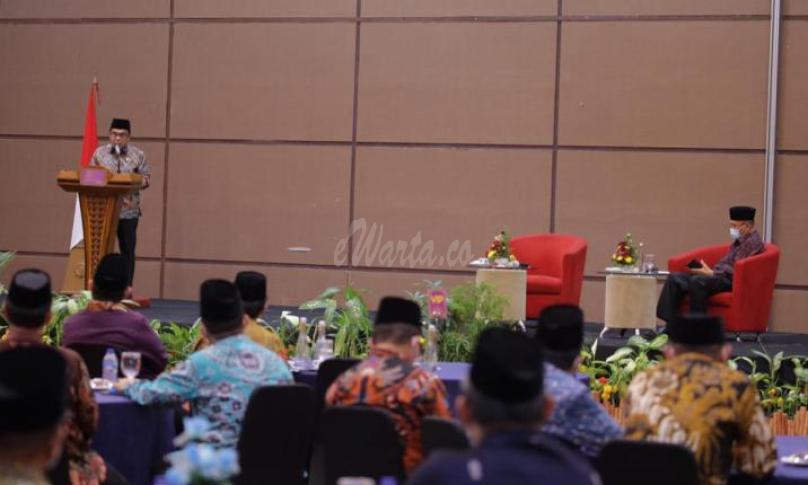 Menag saat bertemu Kakanwil Kemenag di Padang, Minggu (15/11).