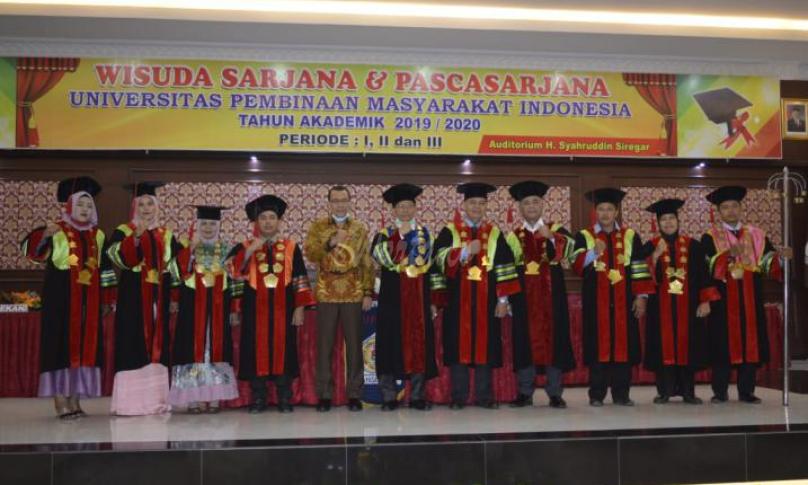 Teks Foto : Prosesi acara Wisuda di Aula UPMI, Kamis, (5/11/2020). (Foto : Istimewa)