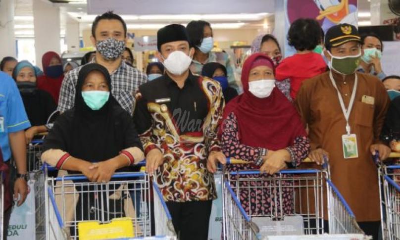 Puluhan Janda di Kota Bengkulu Dapat Belanja Gratis