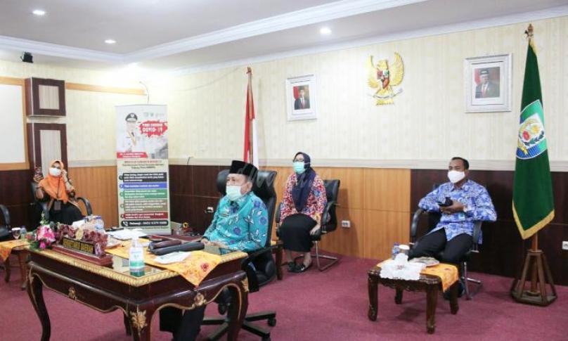 Sosialisasi dan Konsultasi Publik Rancangan Peraturan Pemerintah (RPP) Tentang Penyelenggaraan Perizinan Berusaha di Daerah” secara virtual, bertempat di Ruang VIP Pola Provinsi Bengkulu, Kamis (12/11).