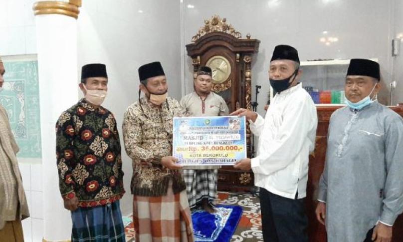 Pemkot Bengkulu Bantu Renovasi Masjid Al Mujahirin