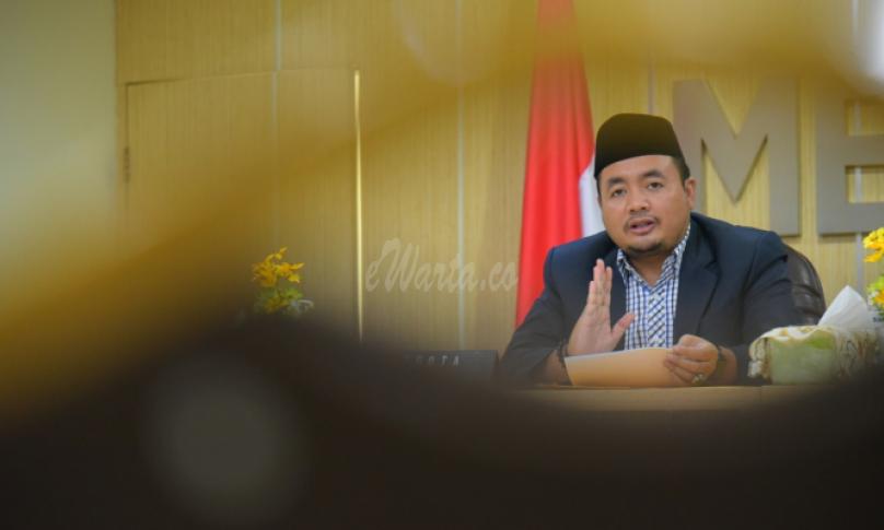 Koordinator Divisi Pengawasan dan Sosialisasi Bawaslu Mochammad Afifuddin merilis IKP 2020 Termutakhir jelang pungut hitung di Kantor Bawaslu Jakarta, Minggu (6/12/2020)/foto: Hendru