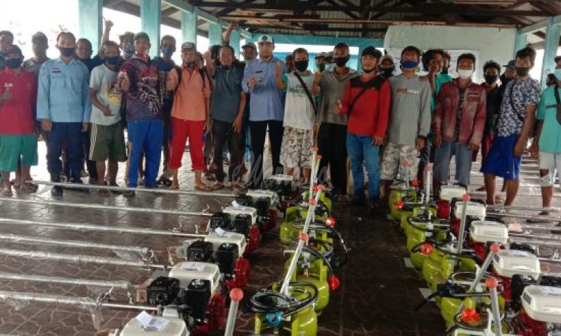 Nelayan Kota Bengkulu Terima Bantuan Mesin Kapal BBG dari Pemerintah