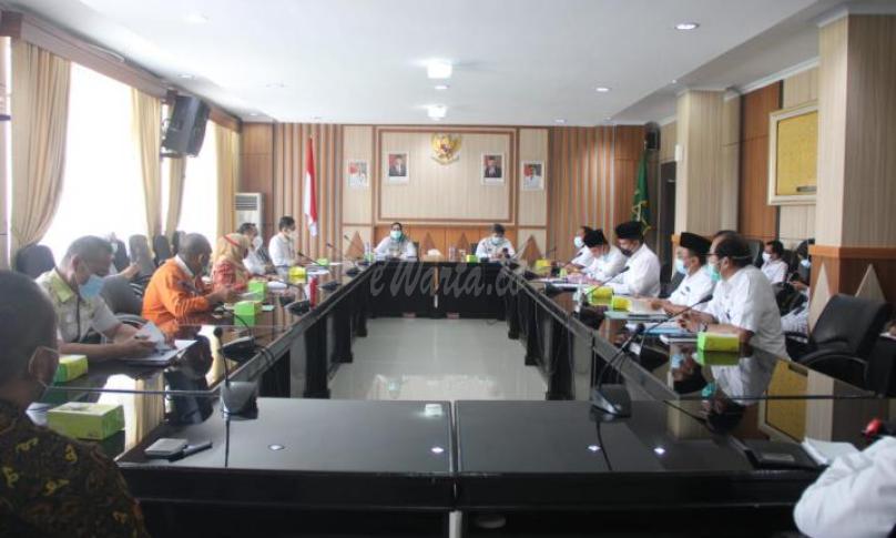 Asisten II Setda Provinsi Bengkulu Yuliswani pimpin Rapat Optimalisasi Sinergi PD Bimex Dengan Mitra Kerja, di Ruang Rapat Rafflesia Kantor Gubernur Bengkulu, Rabu (23/12).