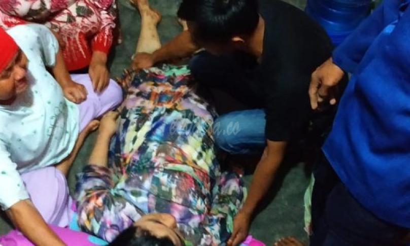 Damkar Kota Bengkulu Selamatkan IRT yang Hendak Terjun dari Menara Masjid