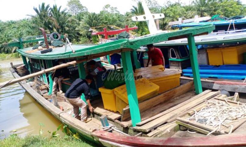 Perahu dengan alat tangkap trawl diamankan Direktorat Polairud Polda Bengkulu