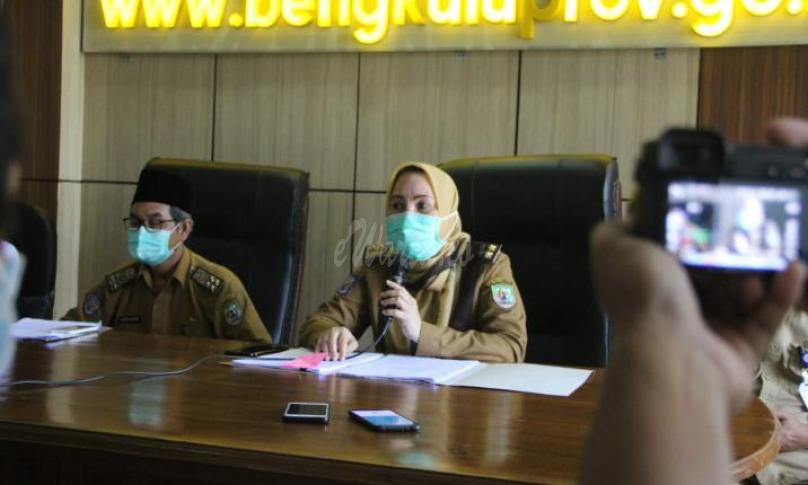 Konferensi Pers terkait Perubahan Tarif PBBKB di Ruang Media Center Pemprov Bengkulu, Senin (04/12).