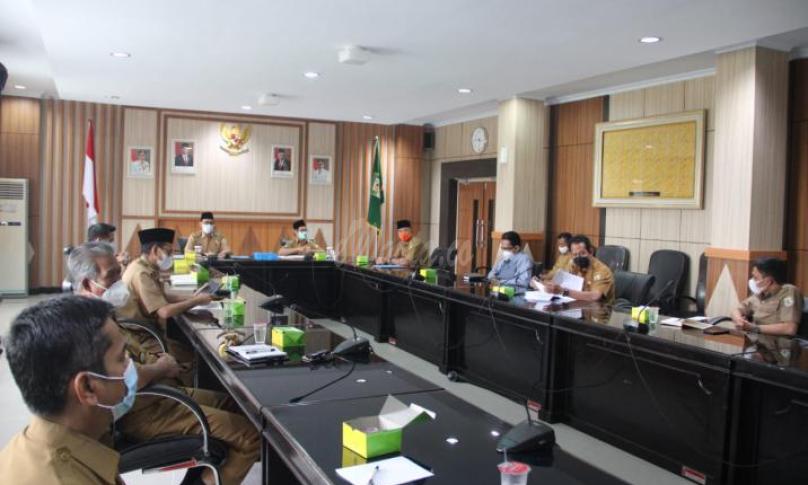 Rapat Pembahasan Pemanfaatan Lahan, di Ruang Rapat Rafflesia Kantor Gubernur Bengkulu, Selasa (26/01).