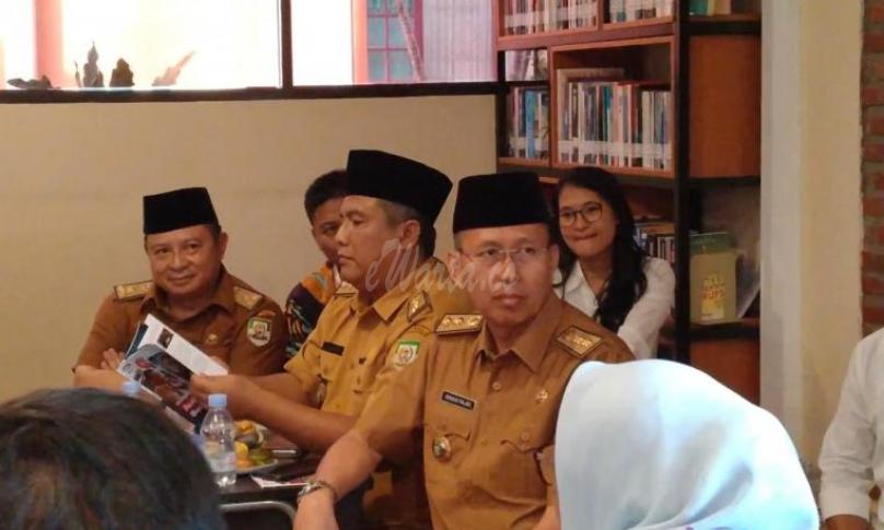 Isnan Fajri, pertama kanan