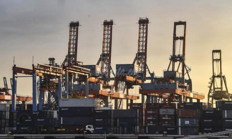 Suasana Terminal 3 Pelabuhan Tanjung Priok, Jakarta, Selasa (12/1/2021).- (antarafoto)
