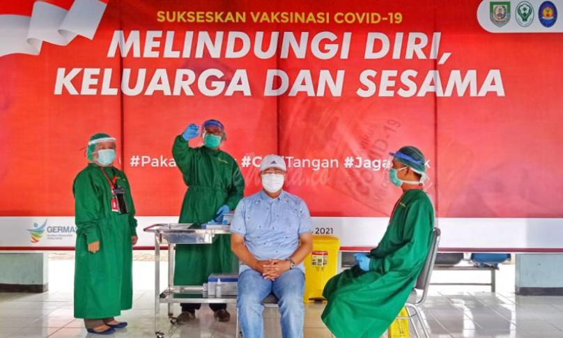 Gubernur Bengkulu, Rohidin Mersyah saat divaksin beberapa waktu lalu