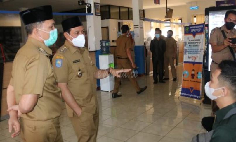 Wakil Walikota Bengkulu Dedy Wahyudi melakukan kunjungan ke Dinas Penanaman Modal dan Pelayanan Terpadu Satu Pintu (DPMPTSP) Kota Bengkulu, Senin pagi (22/2/2021).