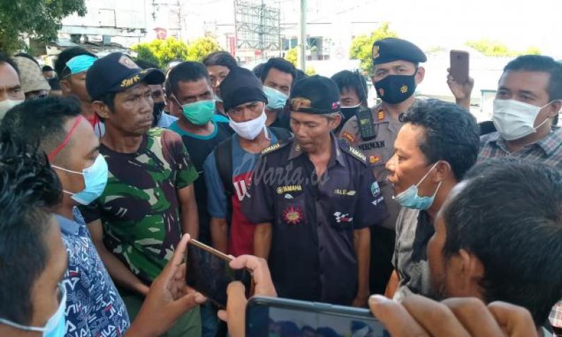 Nelayan Tradisional Unjuk Rasa Kawal Sidang Trawl