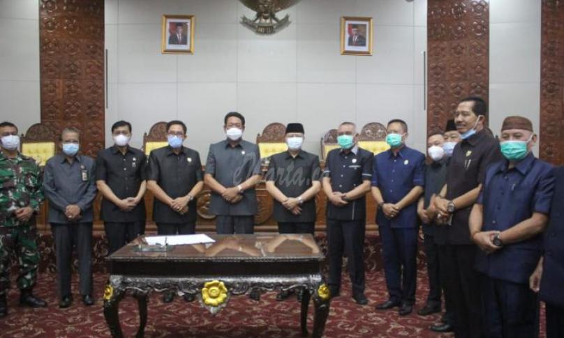 Rapat Paripurna DRPD Provinsi Bengkulu dengan agenda  Pengumuman atas berakhirnya Masa Jabatan Gubernur dan Wakil Gubernur Bengkulu Tahun 2016-2021, di Ruang Rapat Paripurna, Selasa (9/2).