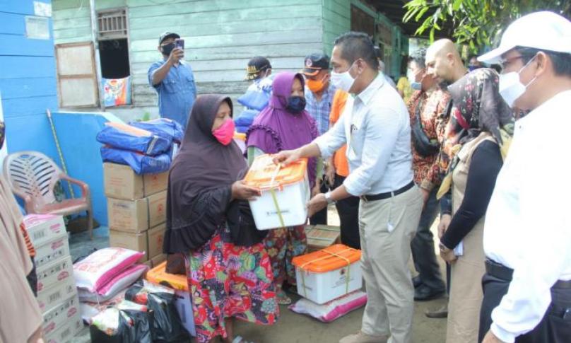 Foto Dok, penyerahan bantuan pada penduduk