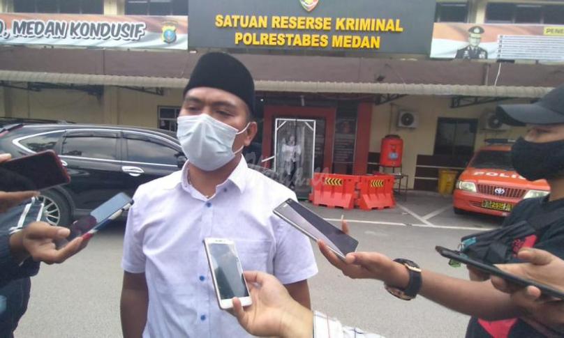 Kuasa Hukum Prana Yogaswara di Mapolrestabes Medan.