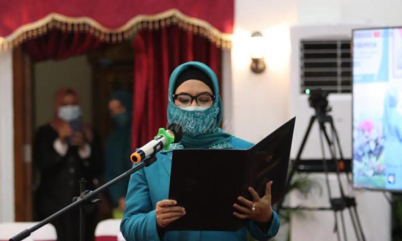 Ketua TP PKK Provinsi Bengkulu Derta Wahyudin Rohidin