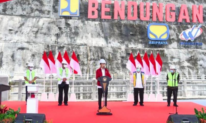 Presiden Joko Widodo meresmikan Bendungan Tapin di Desa Pipitak Jaya, Kabupaten Tapin, Provinsi Kalimantan Selatan, pada Kamis, 18 Februari 2021 - (BPMI)