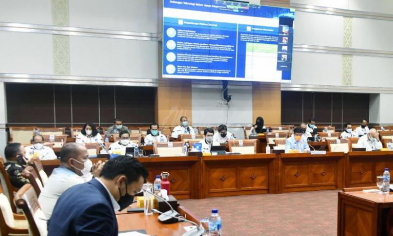 Rapat Kerja Komisi I DPR RI dengan Menteri Kominfo di Ruang Rapat Komisi I DPR RI, Gedung Nusantara II, Senayan, Jakarta, Senin (01/02/2021).