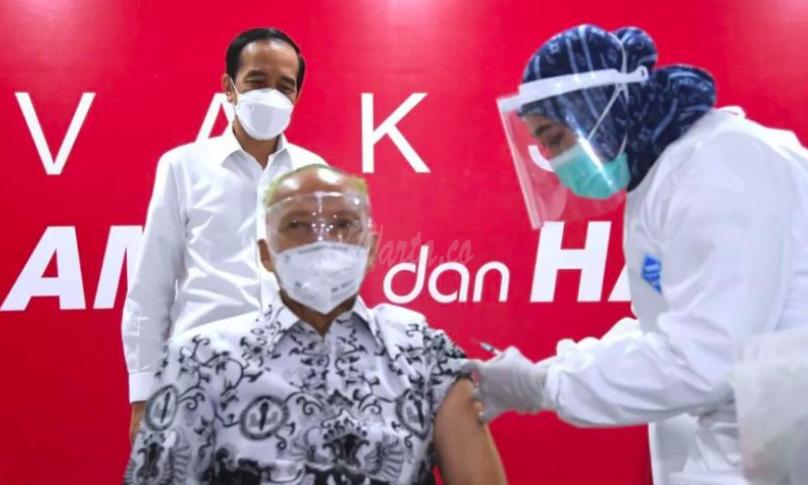 Presiden Tinjau Vaksinasi Massal Tenaga Kependidikan