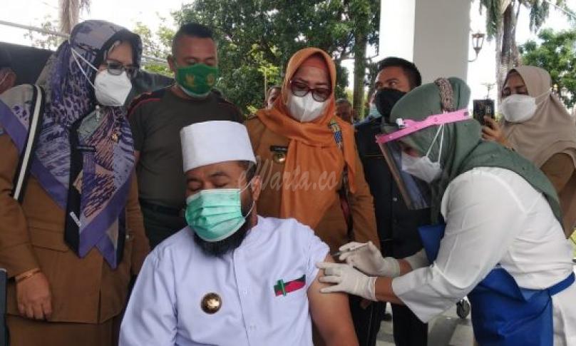 Walikota Helmi Jalani Vaksinasi Tahap II