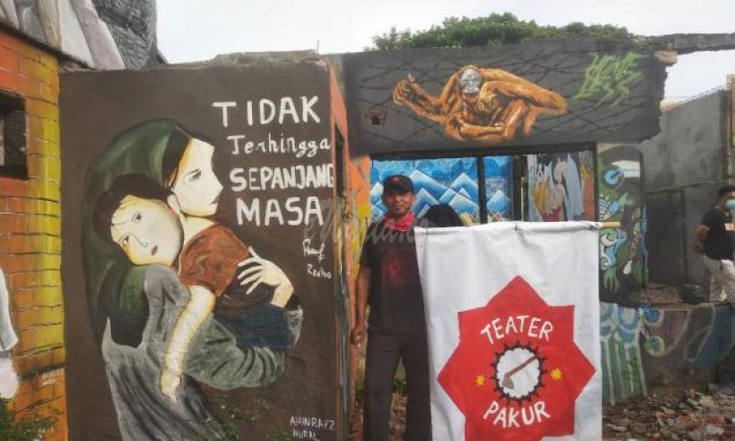 Seniman Mural Hiasi Dinding Rumah Bekas Terbakar jadi Karya Seni