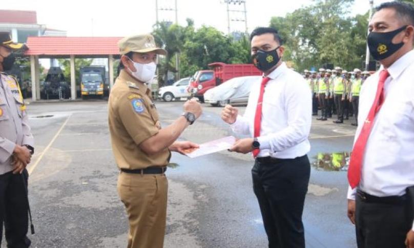 Wawali Berikan Penghargaan kepada Anggota Polres Bengkulu yang Berprestasi