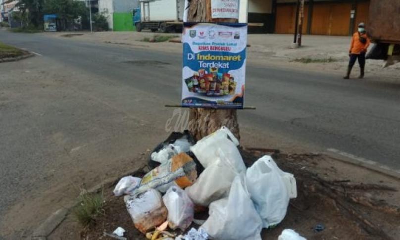 Dilarang Buang Sampah di Sepanjang Jalan Hibrida