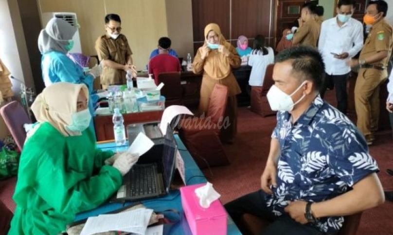 DPRD Kabupaten Bengkulu Tengah Jalani Vaksinasi Serentak
