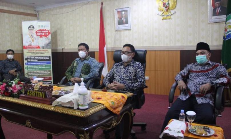 Webinar Sinergi Kebijakan Insentif Nakes Penanganan Covid-19 Tahun Anggaran 2021, di Ruang VIP Pola Pemprov Bengkulu, Selasa (6/04).