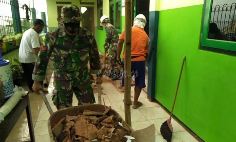 Kodim 0808/Blitar dan Yonif 511 Bantu Warga Terdampak  Gempa Bumi 