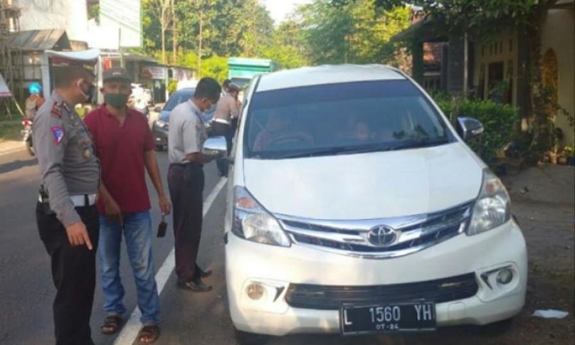 Larangan Mudik Berlaku, Polres Blitar Jaring 80 Pengendara di Perbatasan Malang