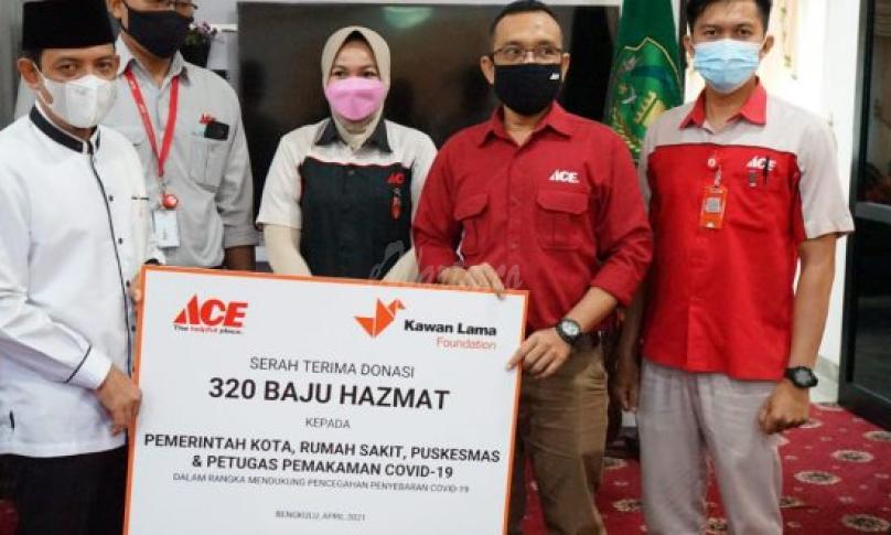 Pemkot Bengkulu Terima Donasi Baju Hazmat dari Kawan Lama Foundation