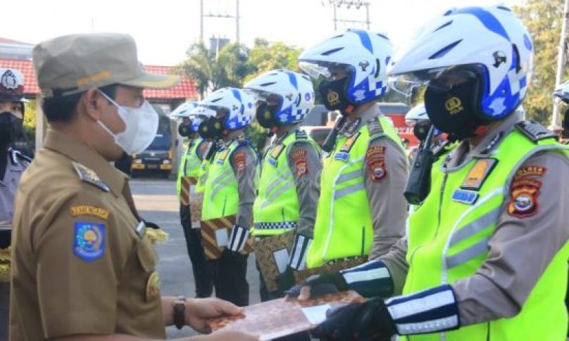 Belasan Personel Satlantas Polres Bengkulu Terima Piagam Penghargaan dari Walikota