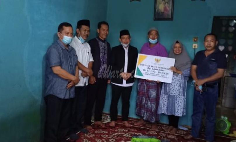 Wawali Berikan Bantuan pada Warga yang Sakit