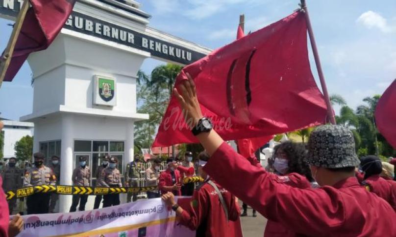 BBM Naik, Gubernur Bengkulu Didemo