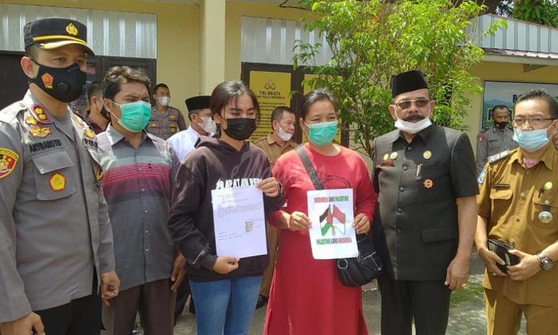 MS saat meminta maaf di Mapolres Bengkulu Tengah