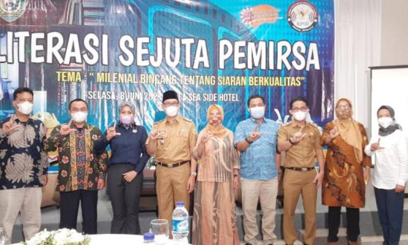 Seminar Literasi Sejuta Pemirsa dengan mengusung tema “Milenial Bincang Tentang Siaran Berkualitas” yang diselenggarakan oleh Komisi Penyiaran Indonesia Daerah (KPID) Bengkulu, di Hotel Nala Sea Side, Selasa (8/6/2021).