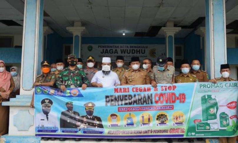 Helmi Launching 500 Spanduk Prokes dan Vaksin Gratis dari Kalbe Farma