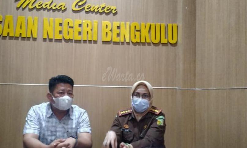 Kepala Kejaksaan Negeri (Kejari) Bengkulu Irene Putrie (Kanan)