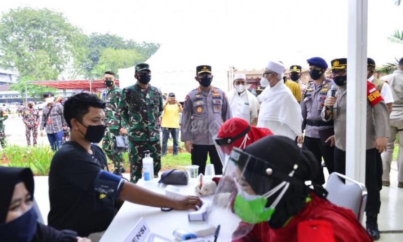 TNI-Polri Gelar Vaksinasi Massal Bareng Islam Rabithah Alawiyah di Cibis Park 